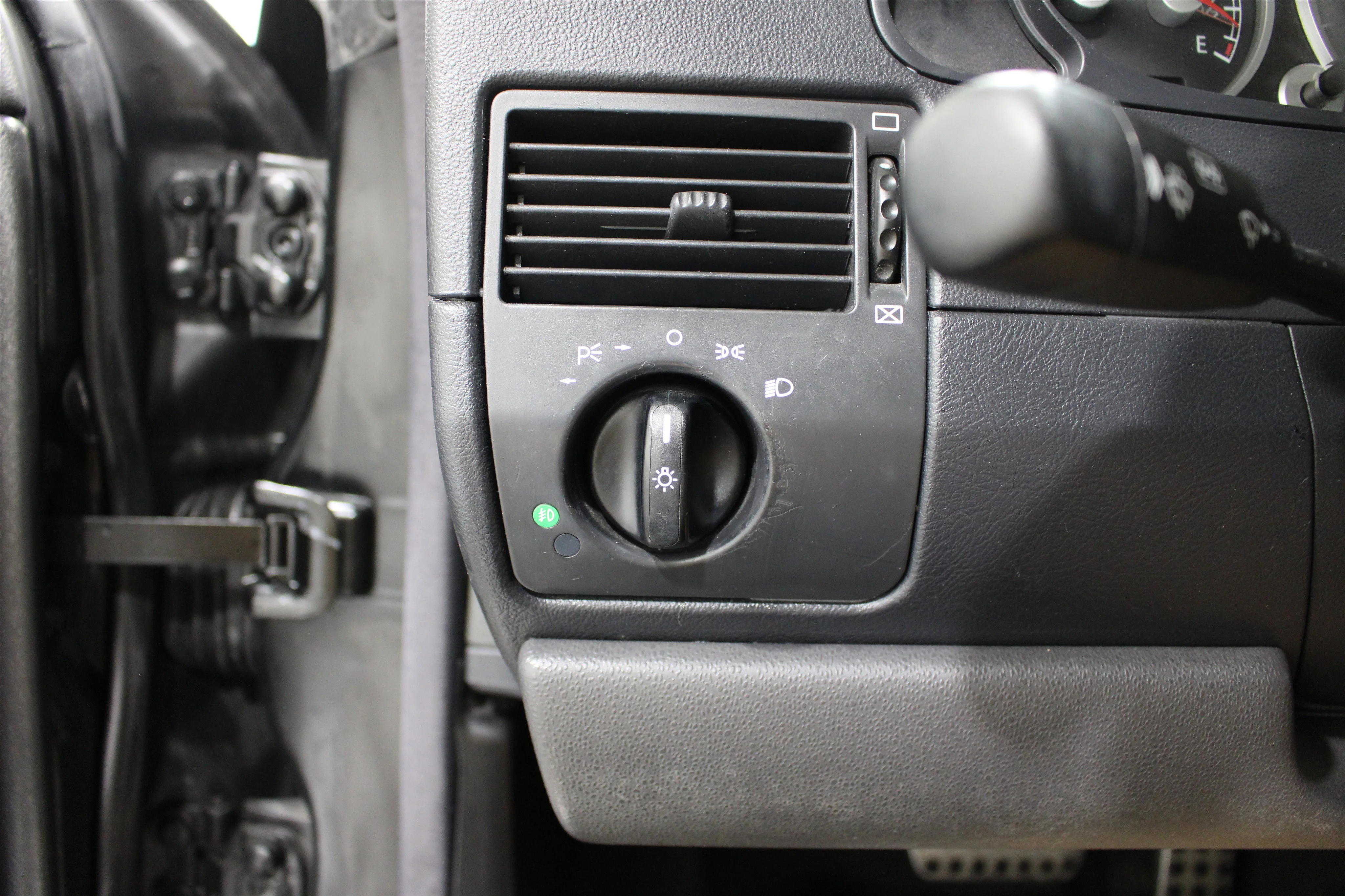 Used 2005 Black Chrysler SRT6 image 7