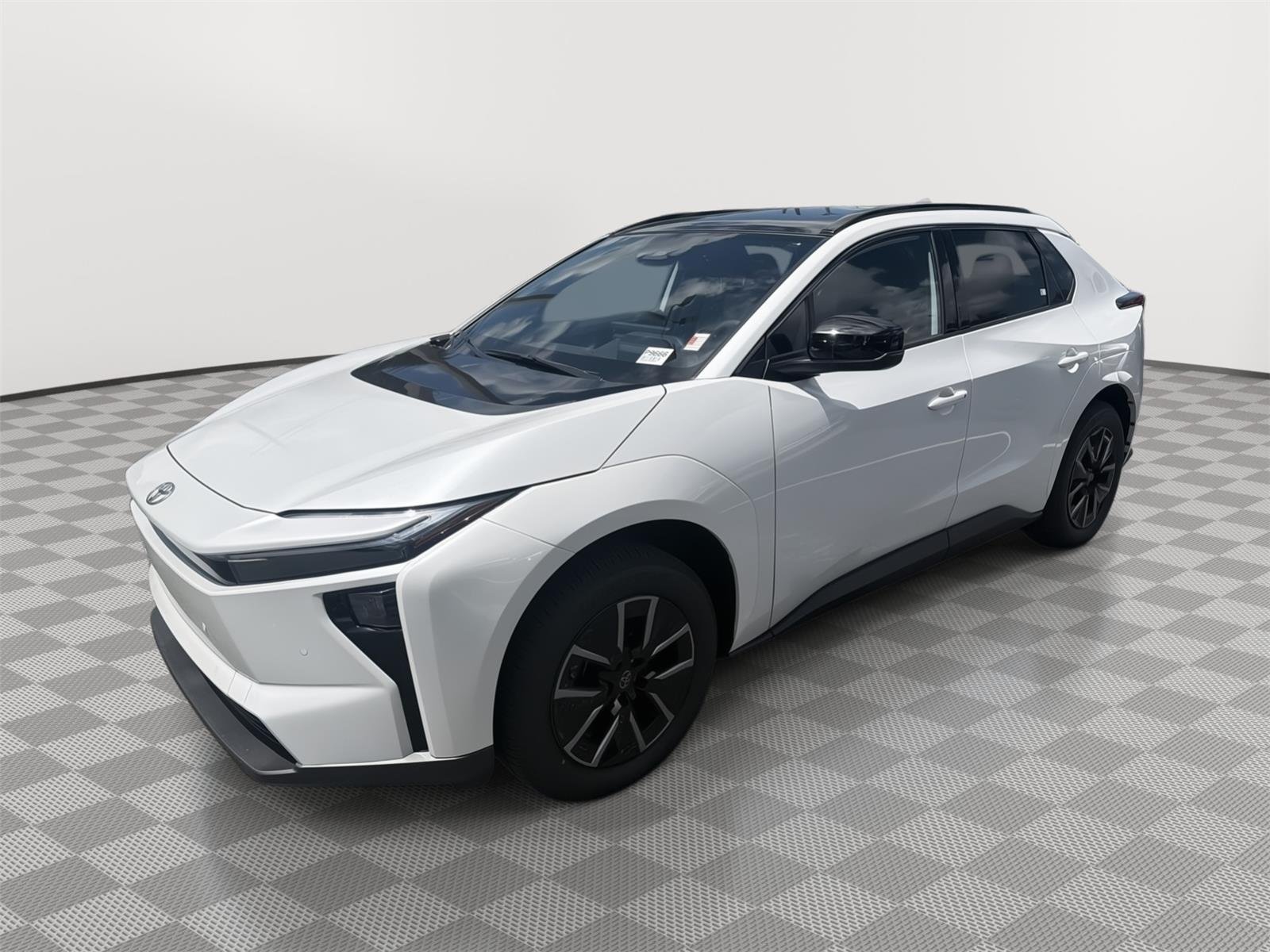 Used 2026 Wind Chill Pearl TOYOTA  image 1