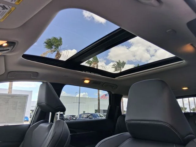 New 2027 RADIANT WHITE INFINITI Pure FWD image 18
