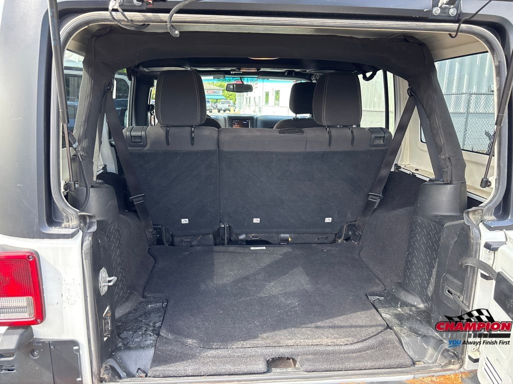 Used 2018  Jeep Unlimited Sahara image 25