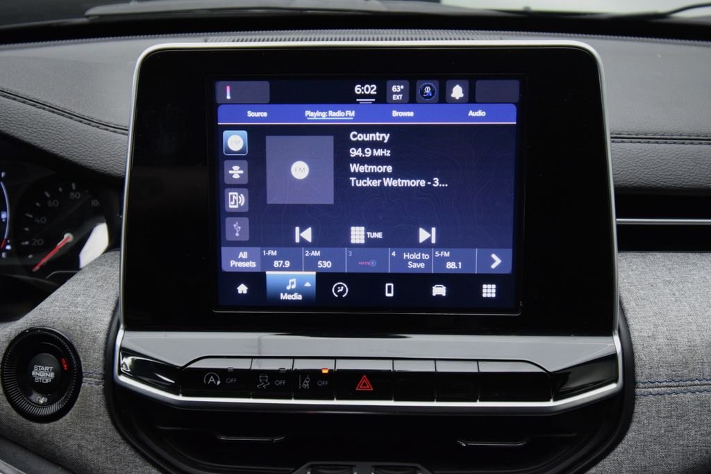 Used 2022 Black Jeep Latitude image 11