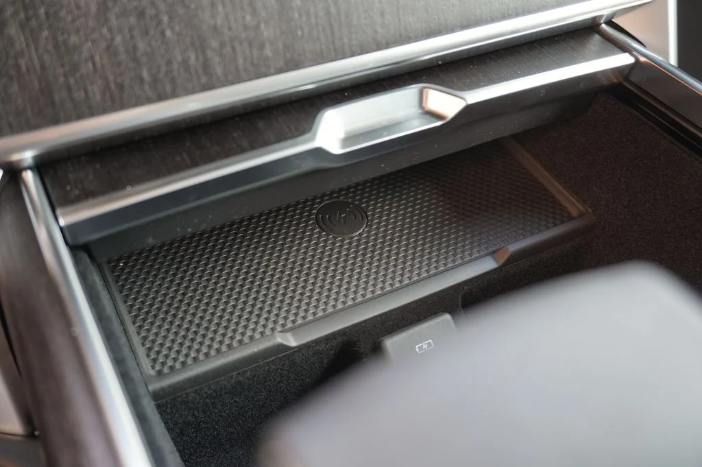 New 2026 Flux Silver Satin Land Rover SE image 29