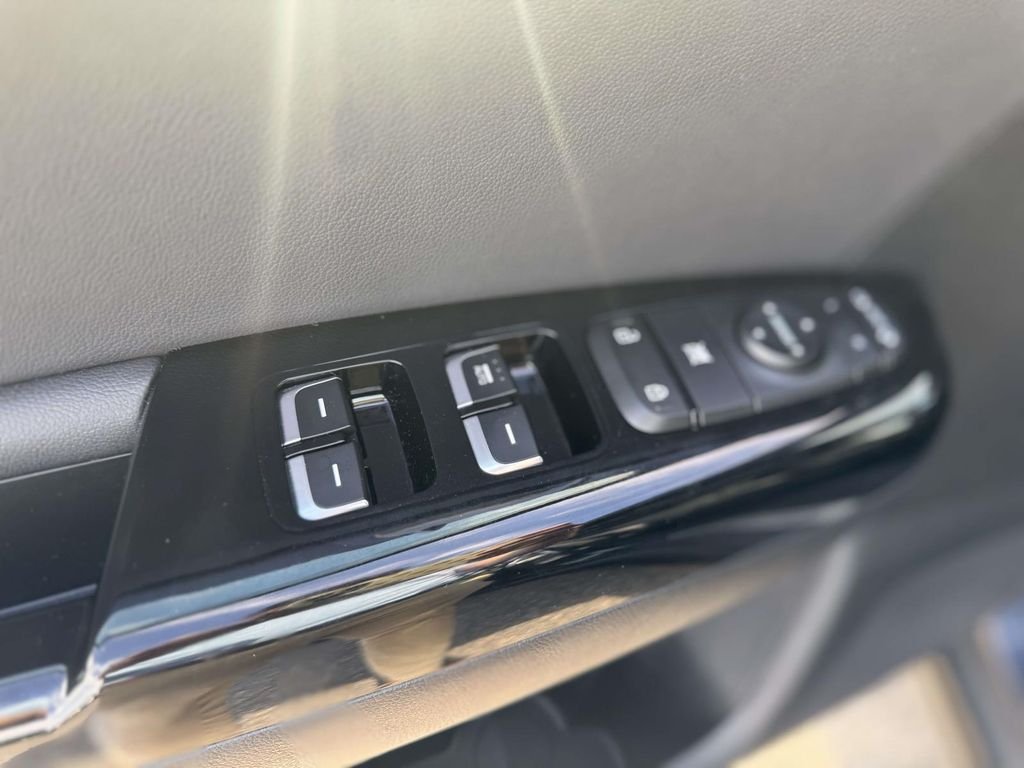 Used 2022 Blue Kia Nightfall image 15
