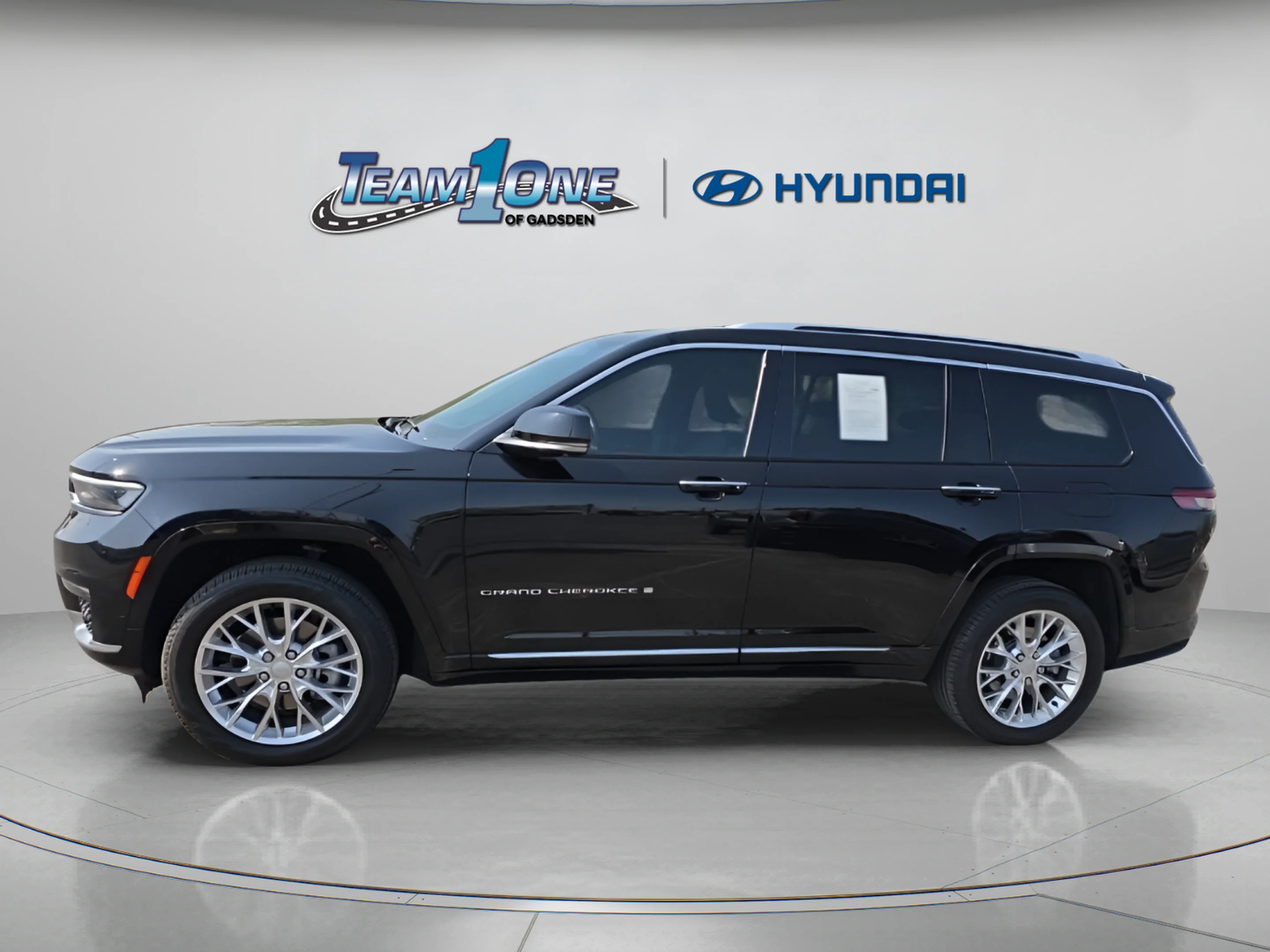 Used 2021 Diamond Black Crystal Pearlcoat Jeep Summit image 5