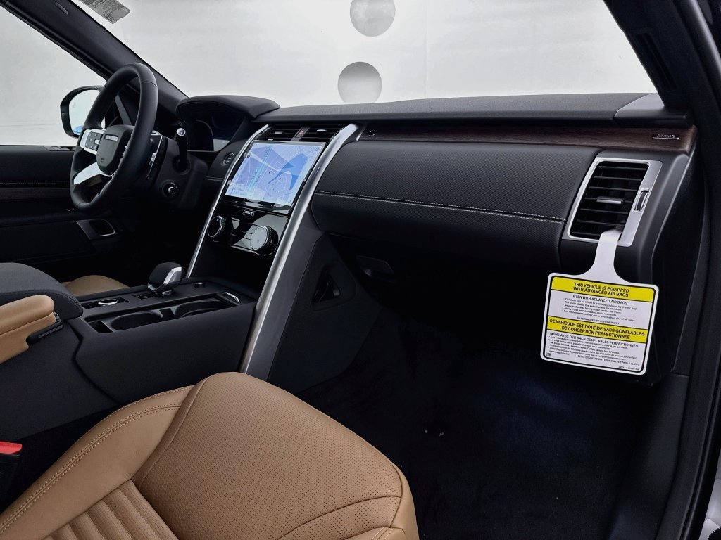 New 2026 Santorini Black Land Rover Dynamic SE image 31