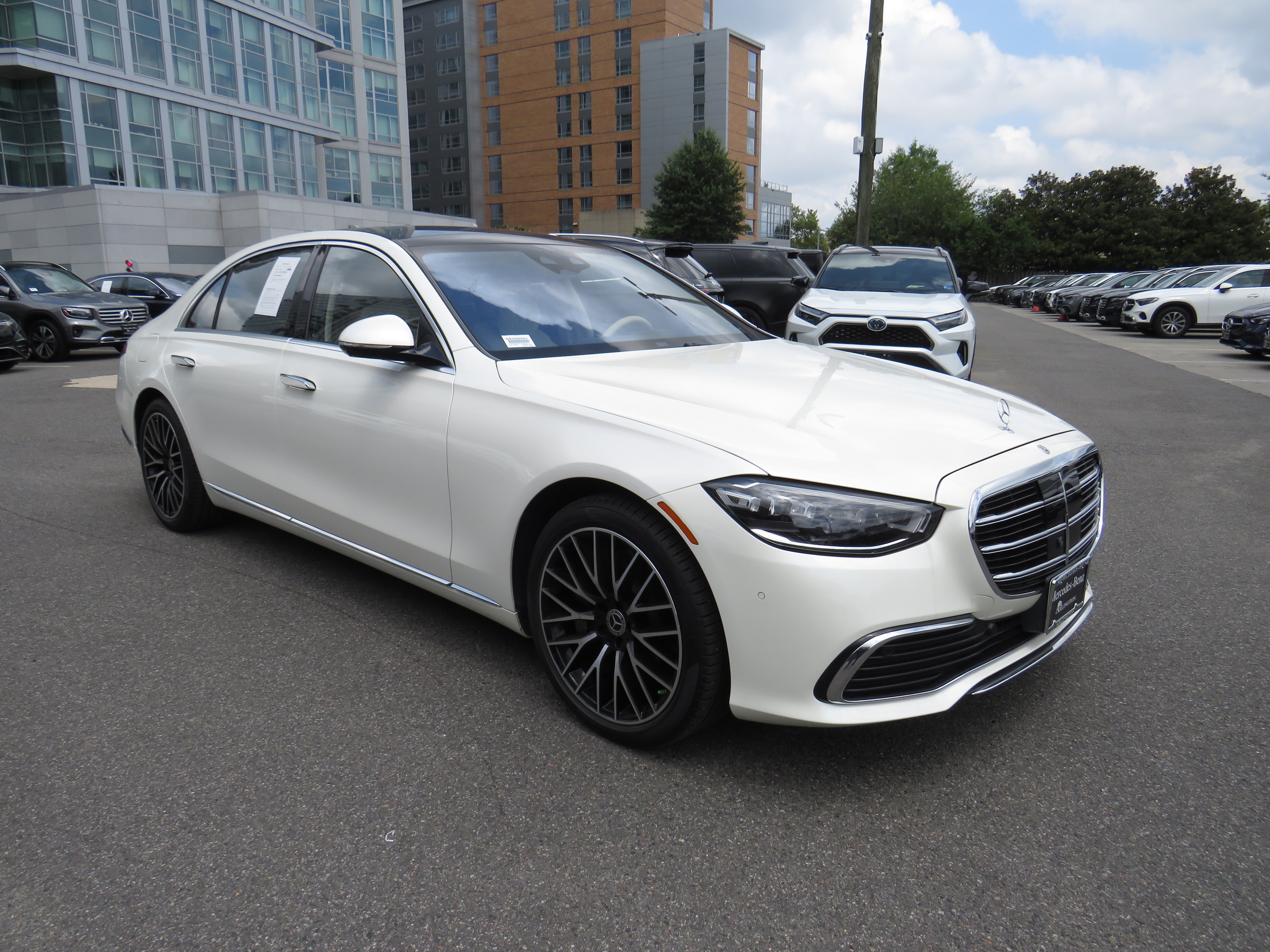 Certified Used 2023 MANUFAKTUR Diamond White Metallic Mercedes-Benz S 500 4MATIC® image 5