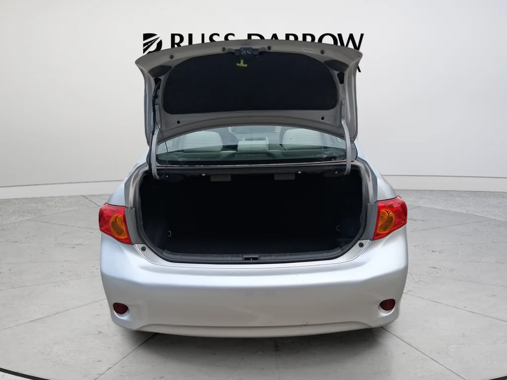 Used 2009 Silver Toyota LE image 29