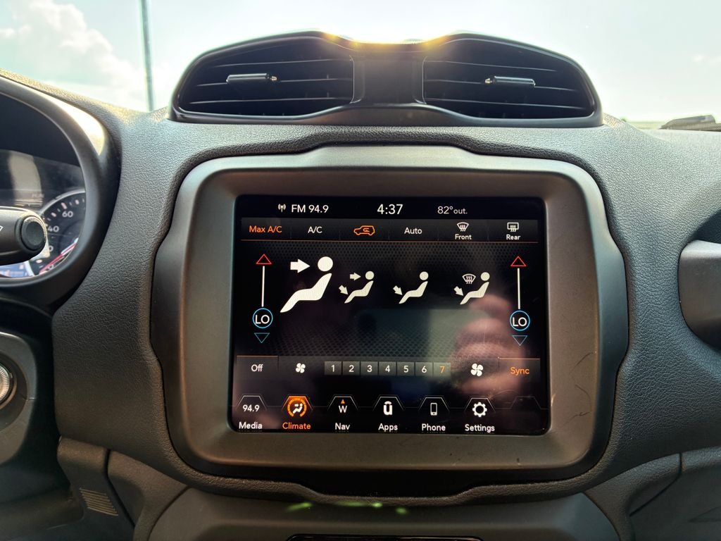Used 2023 White Jeep Latitude image 16