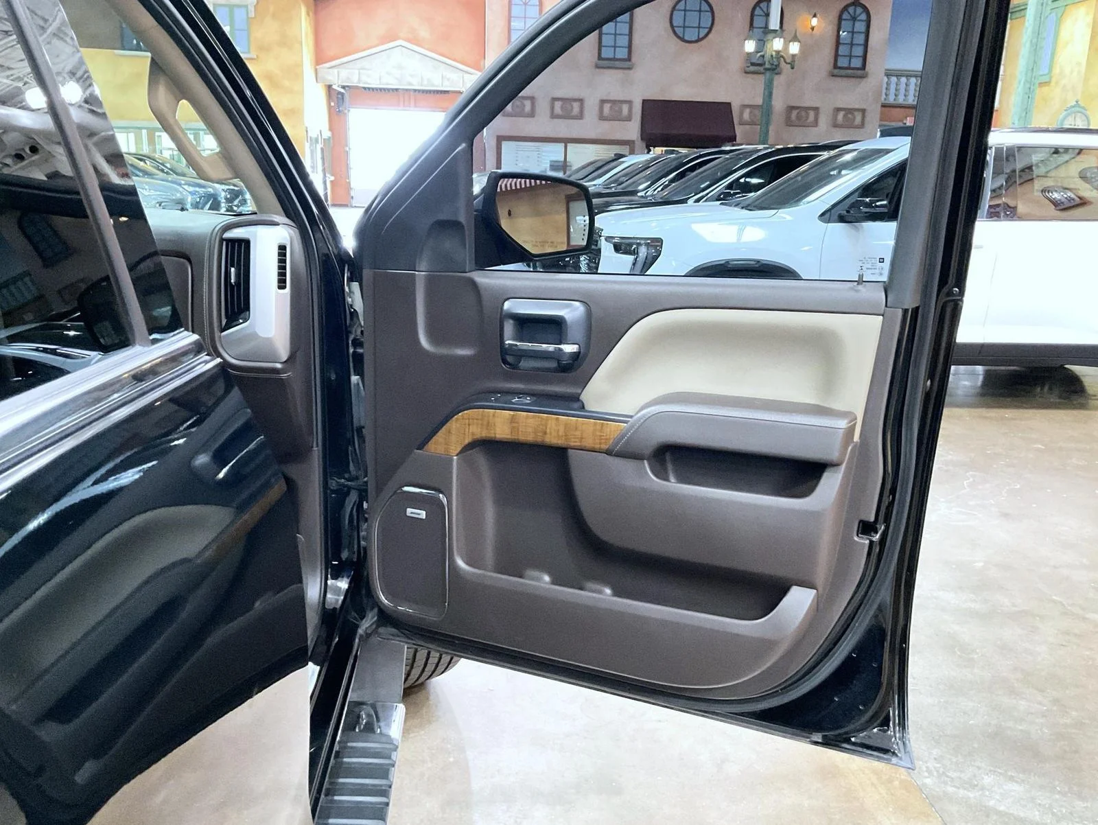 Used 2018 Black GMC SLT image 16