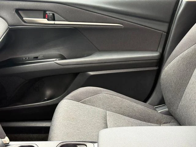 2025 Toyota Camry LE - Photo 9