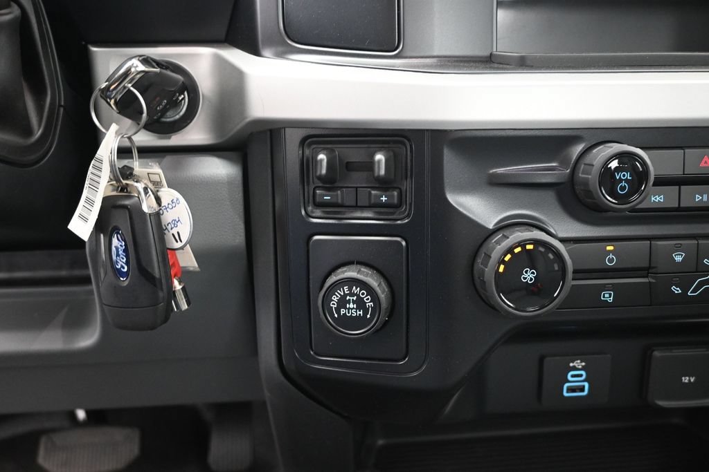 2026 Ford F-350 Super Duty Chassis Cab XL - Photo 15