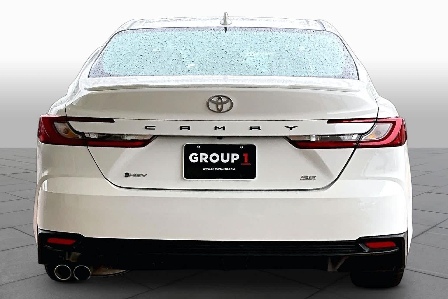 Used 2025 Ice Cap Toyota SE image 5