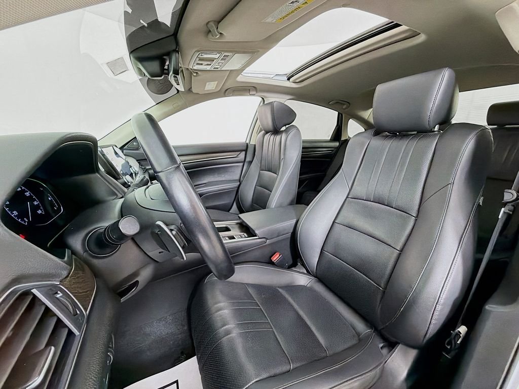 Used 2022 Lunar Silver Metallic Honda Touring image 21