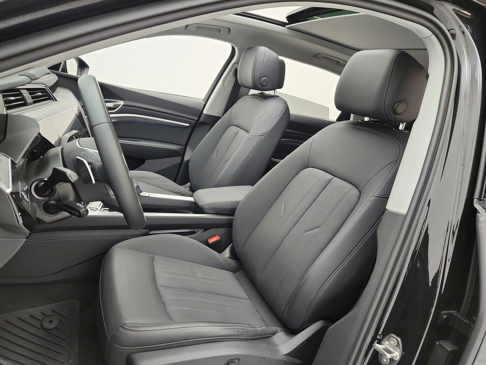 Used 2024 Mythos Black Metallic Audi Premium Plus quattro image 10