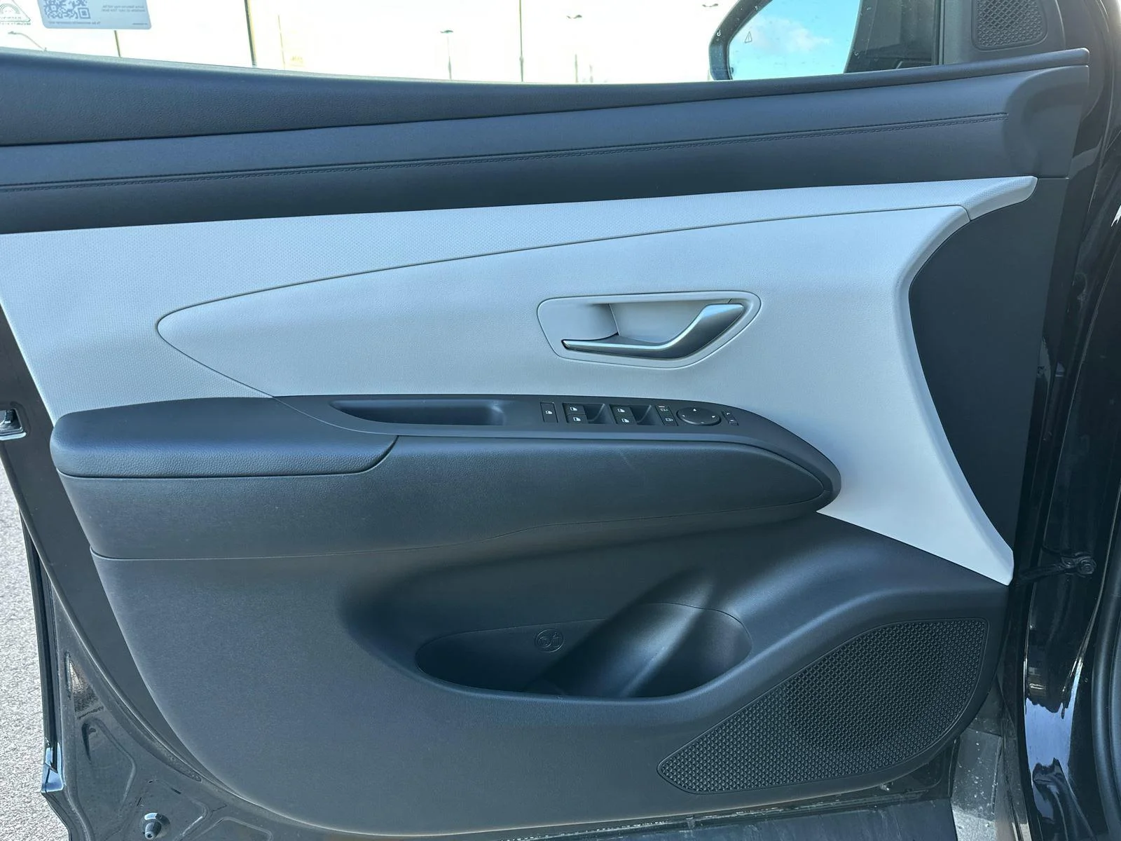 New 2025 Phantom Black Hyundai SEL image 8