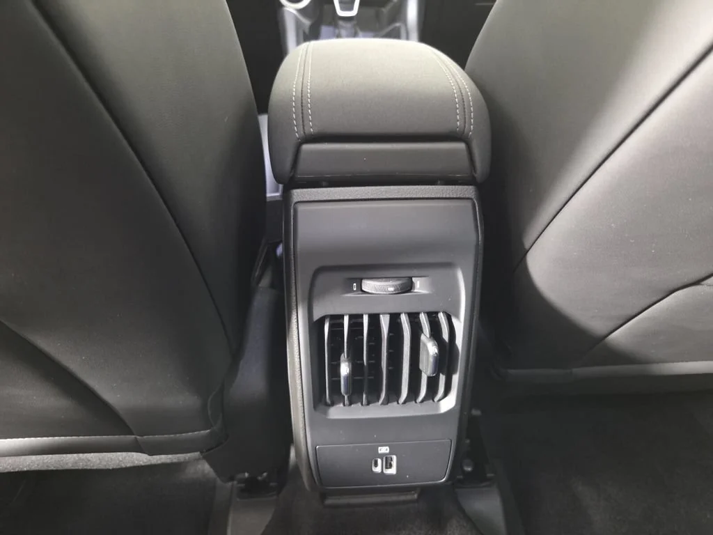 Used 2025 Milano White Alfa Romeo Base image 27
