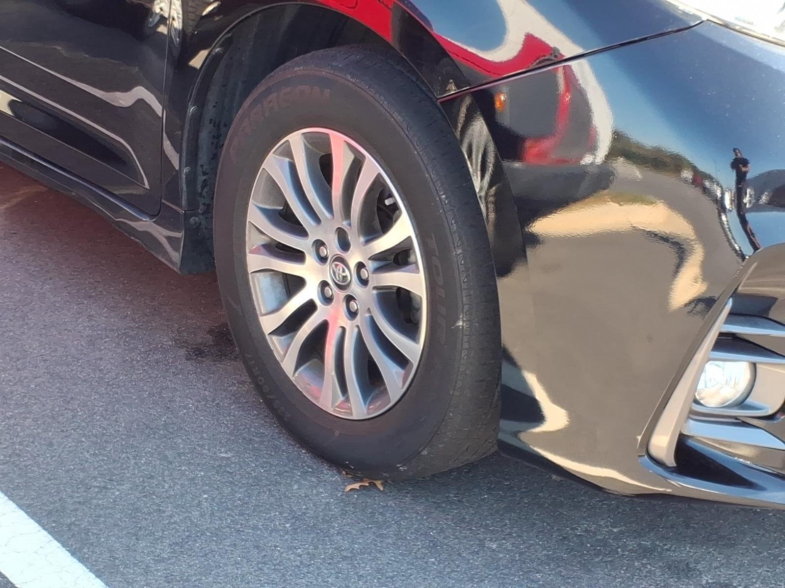 Used 2019 Midnight Black Metallic Toyota XLE image 8