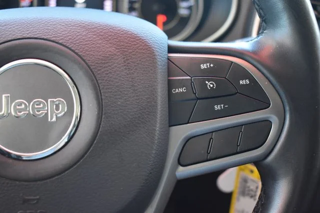 Used 2020 White Jeep Latitude image 21