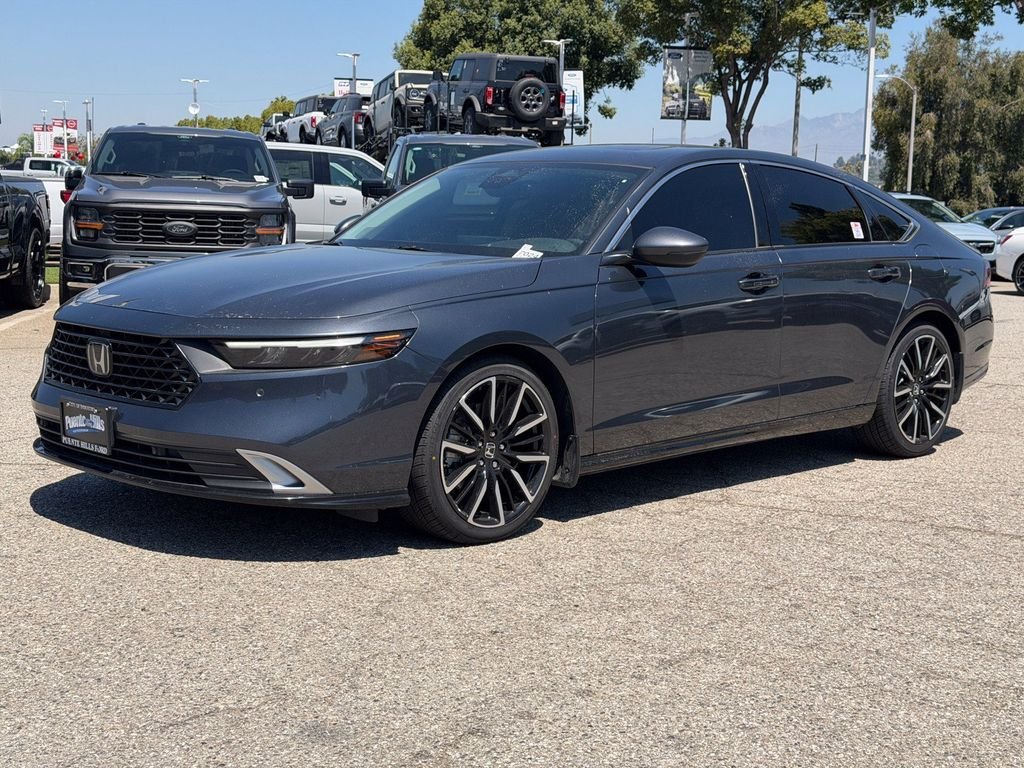 Certified Used 2025  Honda Touring image 3