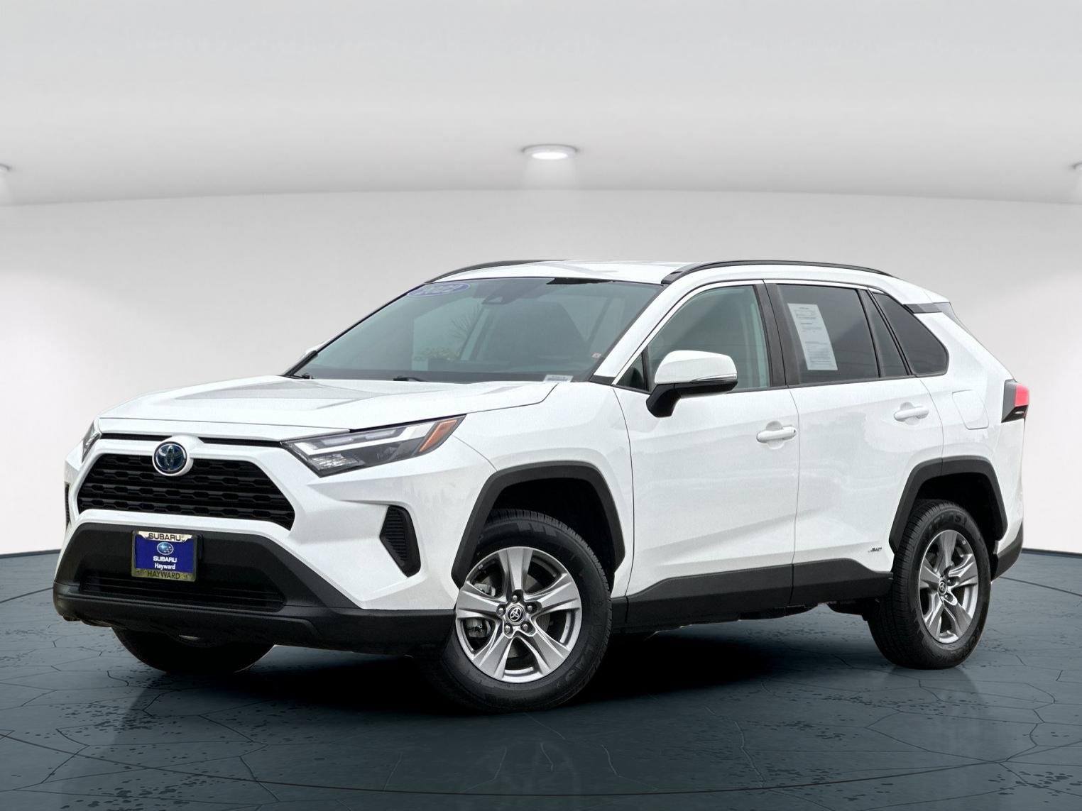 Used 2022 White Toyota XLE 4D Sport Utility image 2