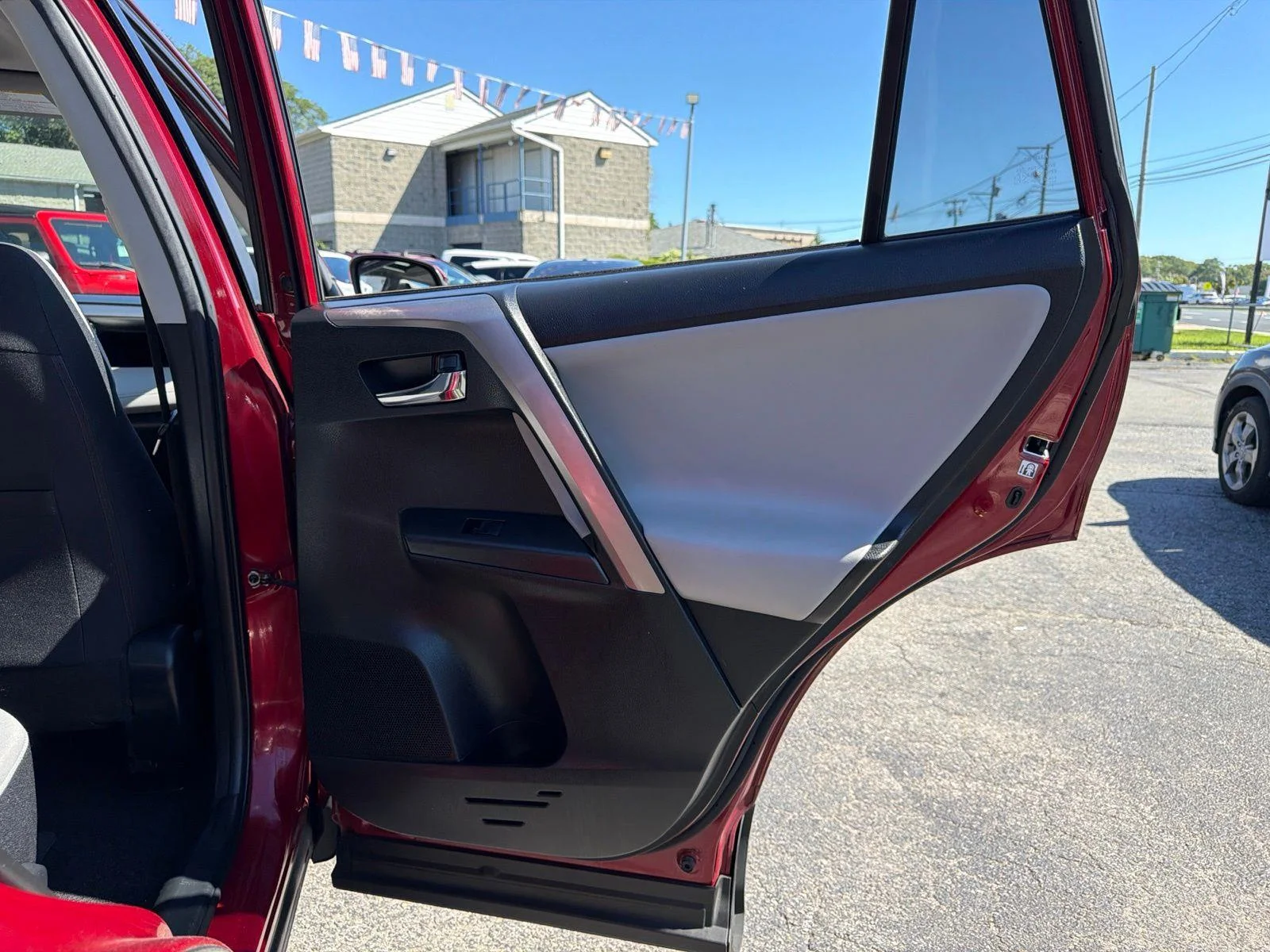2018 Toyota RAV4 XLE - Photo 17