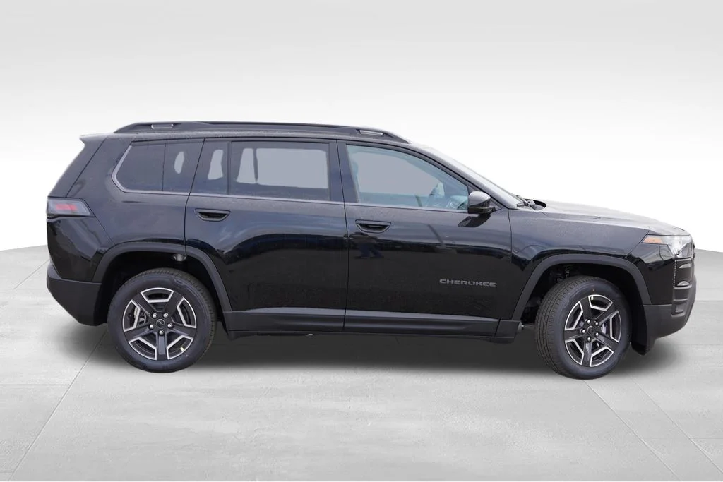 New 2026 Diamond Black Crystal Pearlcoat Jeep Laredo image 2