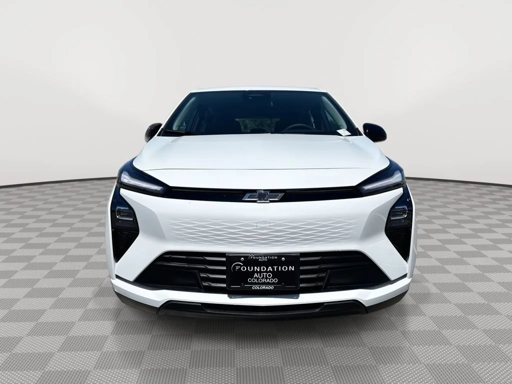 New 2027 Summit White Chevrolet LT image 3