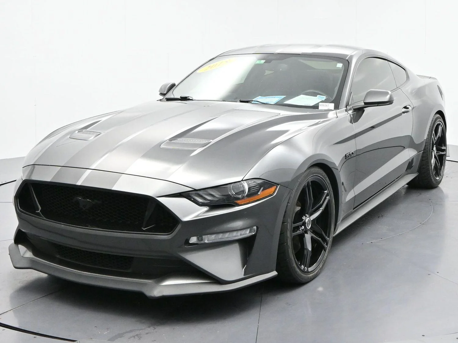 Used 2018 Magnetic Ford GT Premium image 3