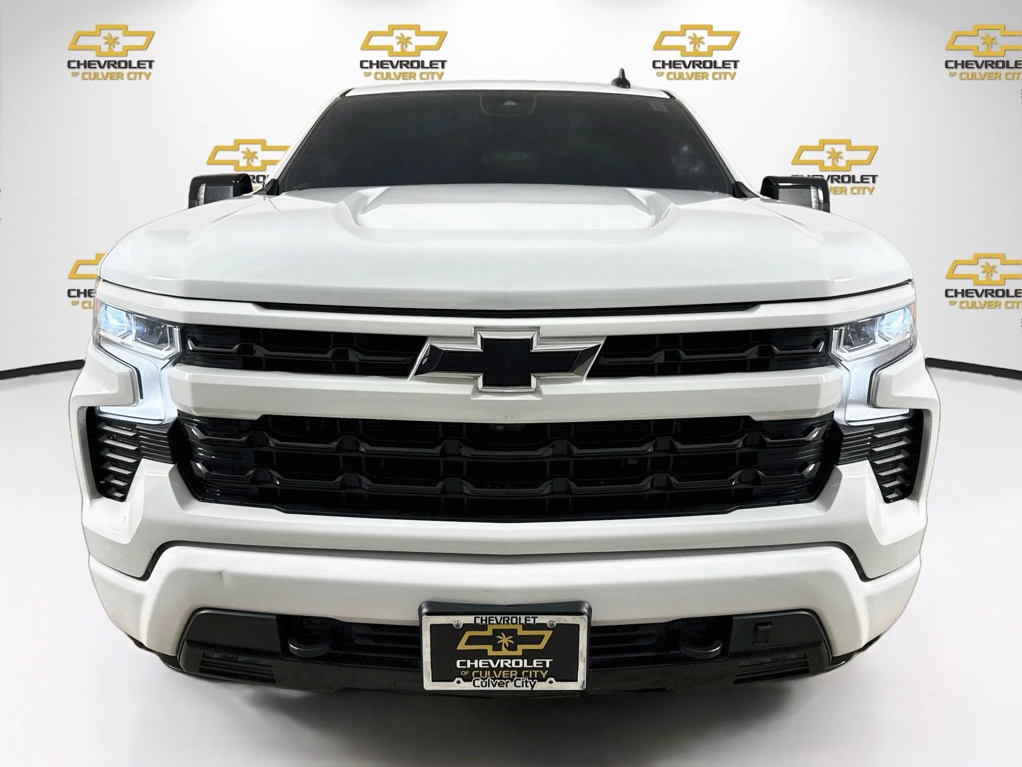 Used 2023 SUMMIT WHITE Chevrolet RST image 2