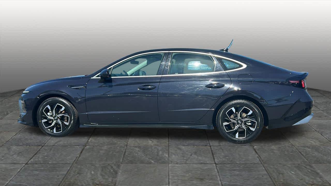Certified Used 2025 Carbon Blue Hyundai SEL image 8