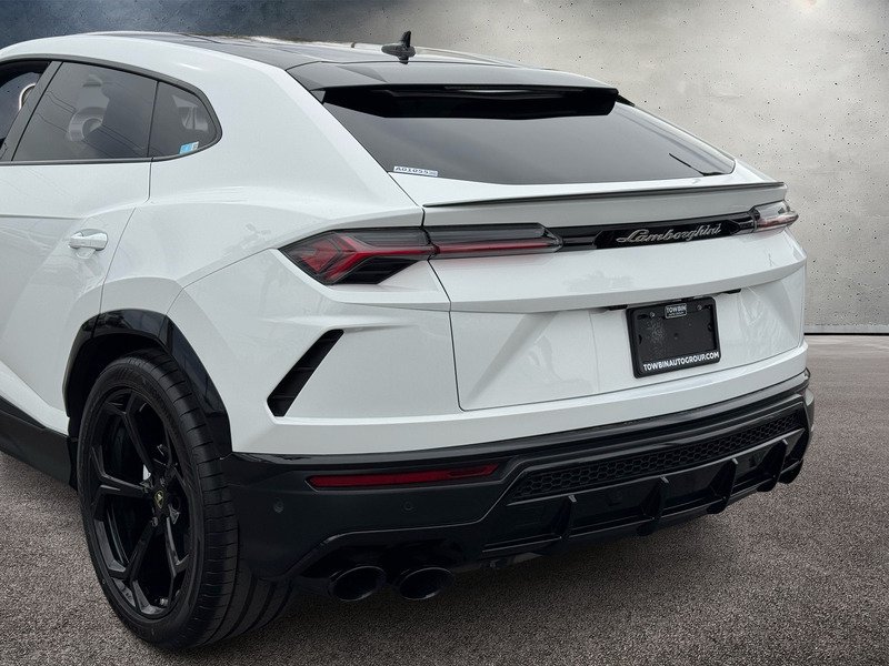 Used 2019  Lamborghini Base image 34