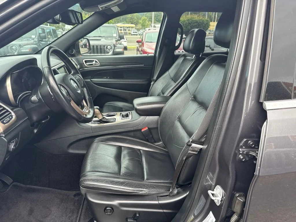 Used 2016 Granite Crystal Metallic Clearcoat Jeep Limited image 4