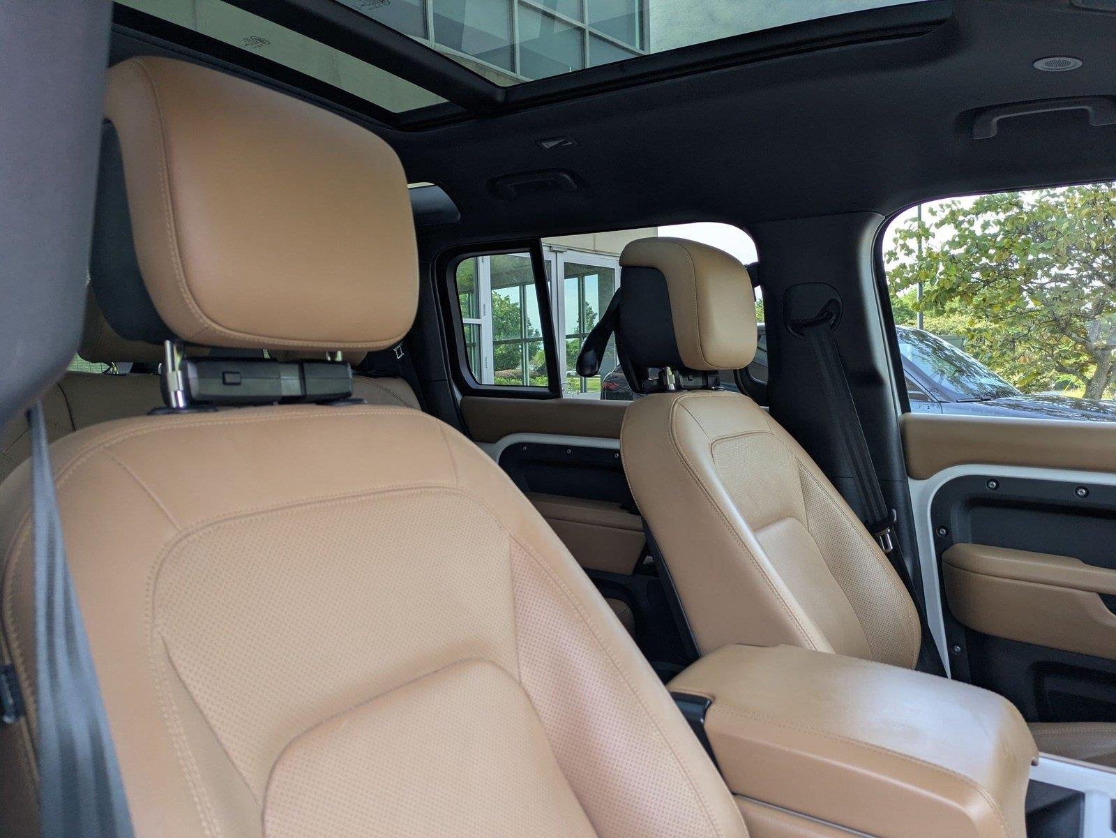 Used 2025 Fuji White Land Rover X-Dynamic SE image 35