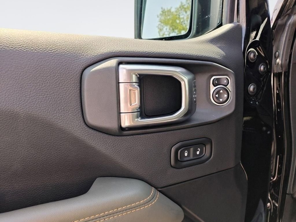 New 2026 Black Clear-Coat Exterior Paint Jeep Mojave X image 17