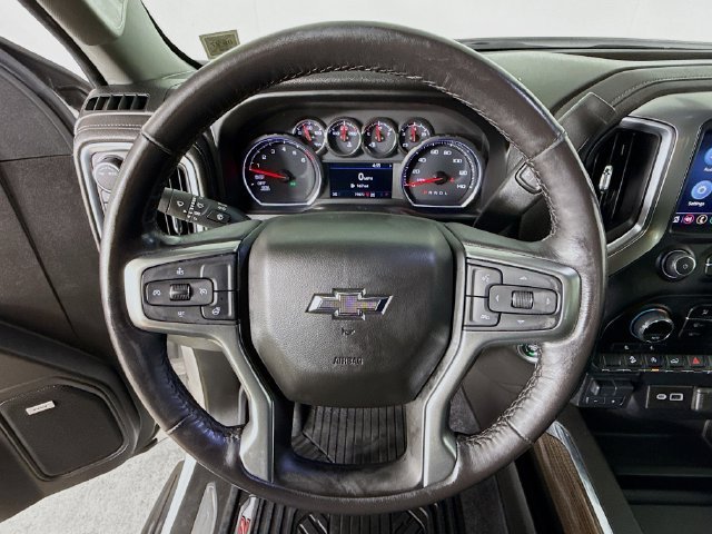 Used 2022 Iridescent Pearl Tricoat Chevrolet RST image 13