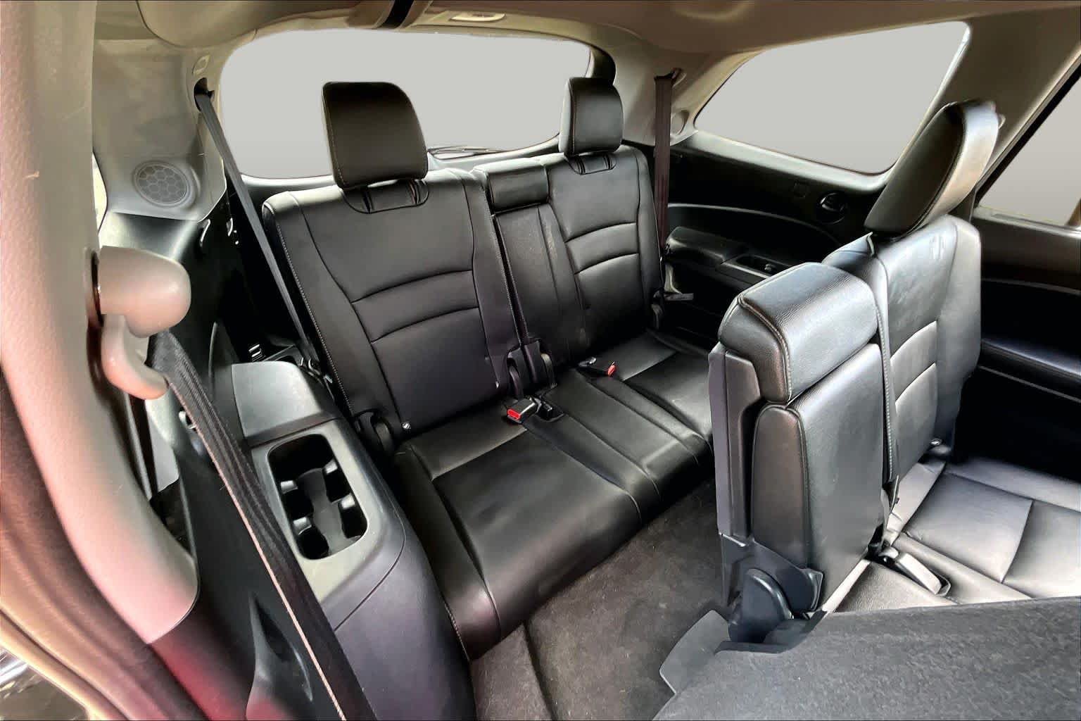 Used 2016 Crystal Black Pearl Honda Touring image 20