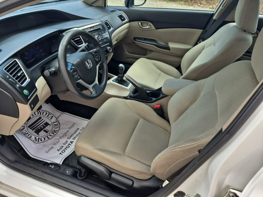 Used 2013 White Honda LX image 11
