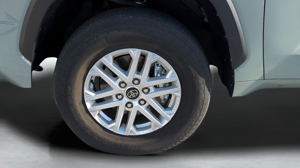 Used 2024  Toyota SR5 image 36