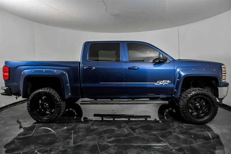 Used 2015 Deep Ocean Blue Metallic Chevrolet LT Z71 image 9