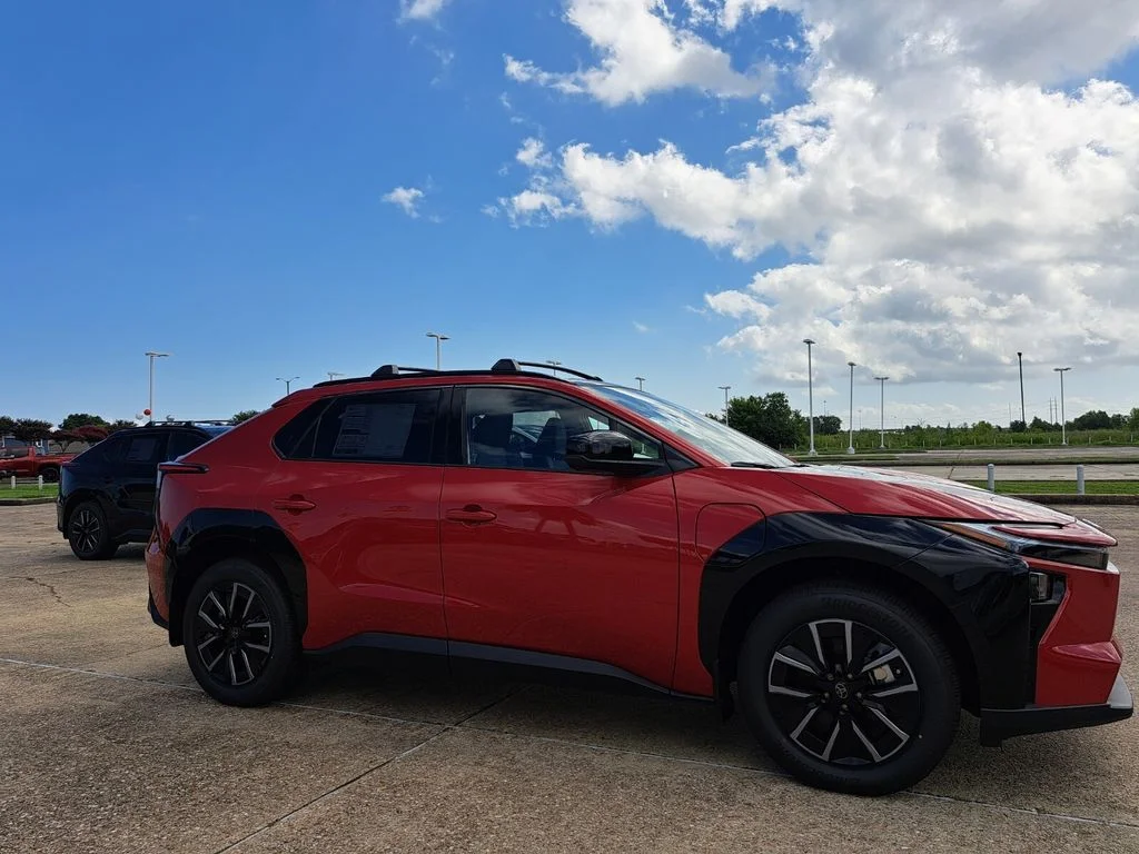 New 2026 Supersonic Red <sup>1</sup> Toyota  XLE image 3