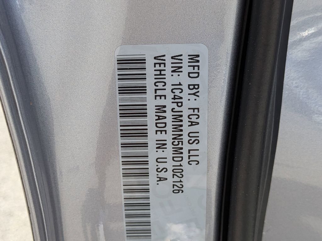 Used 2021 Silver Jeep Latitude Lux image 30