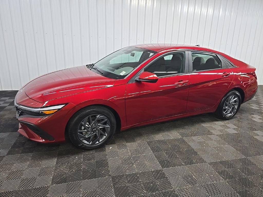 Used 2024 Red Hyundai SEL image 7