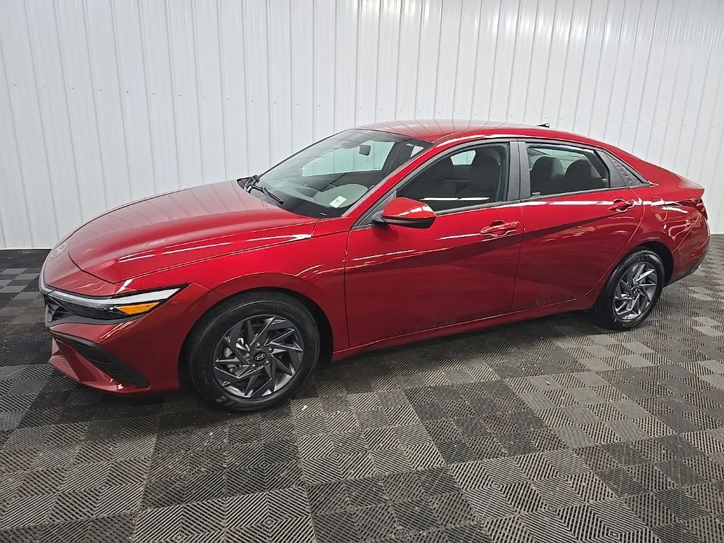 Used 2024 Red Hyundai SEL image 7