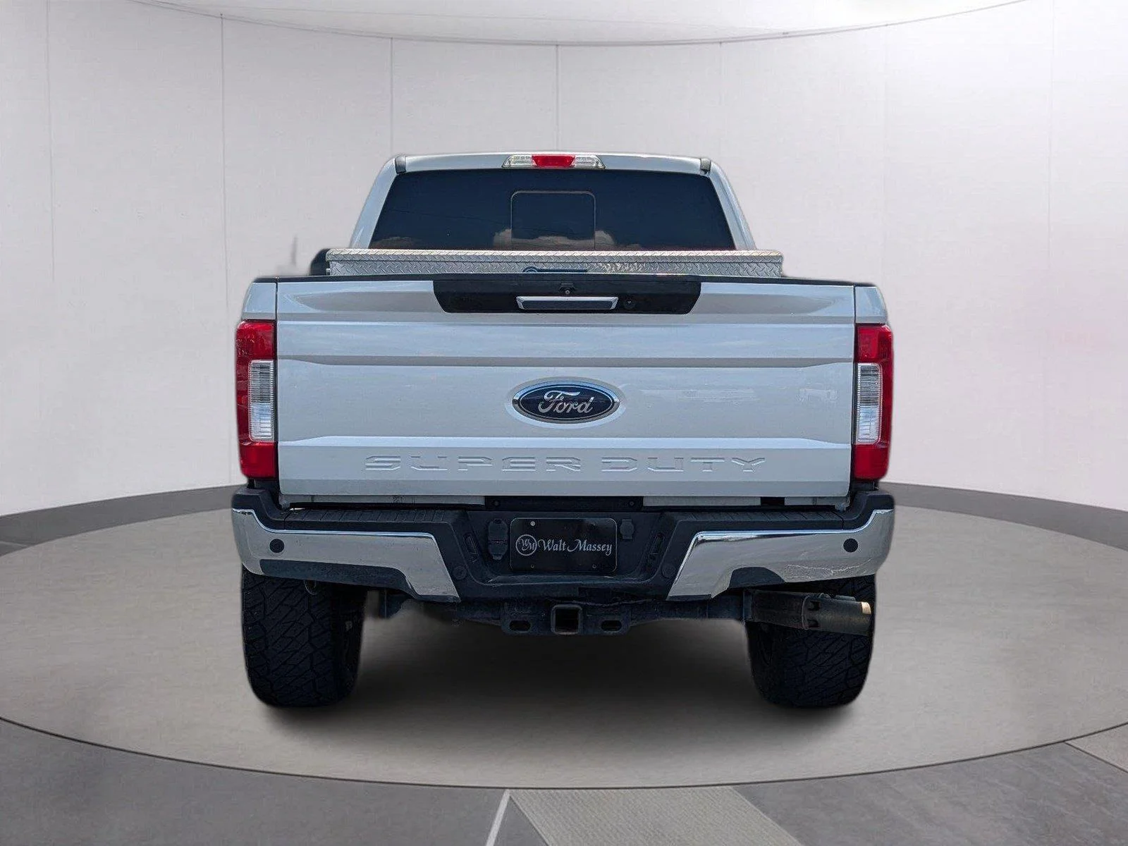 Used 2017 White Platinum Metallic Tri-Coat Ford Lariat image 4