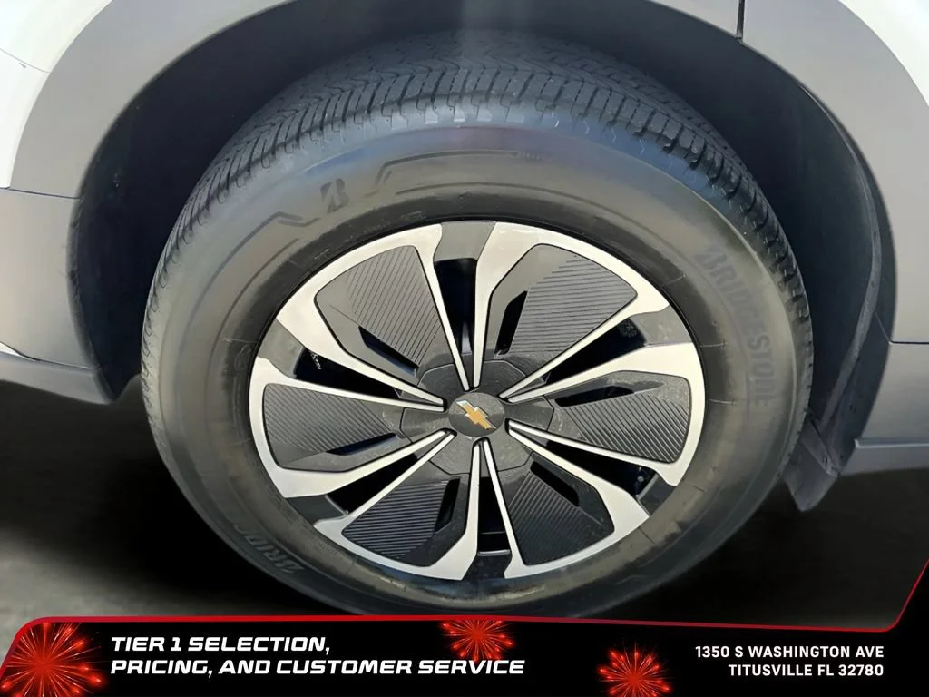 Used 2024 Summit White Chevrolet LT image 42