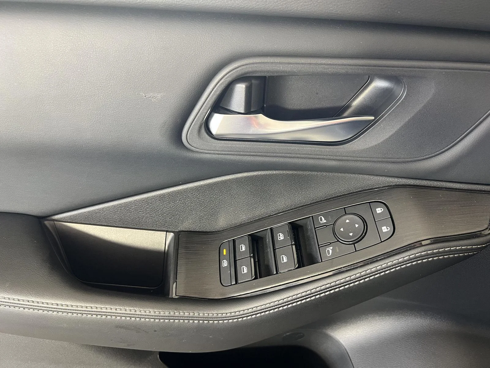 Used 2025 Gy Nissan SV image 6