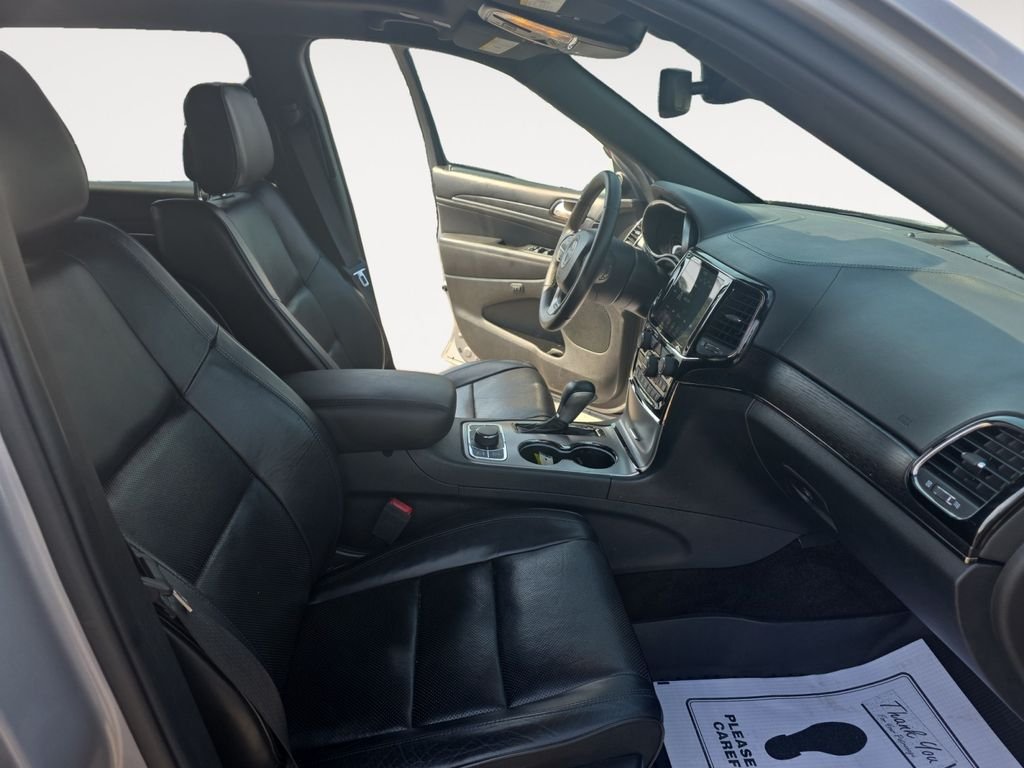 Used 2019 Silver Jeep Overland image 15