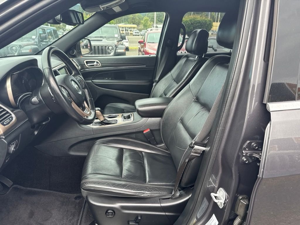 Used 2016 Gray Jeep Limited image 4