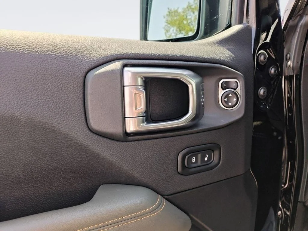 New 2026 Black Clear-Coat Exterior Paint Jeep Mojave X image 17