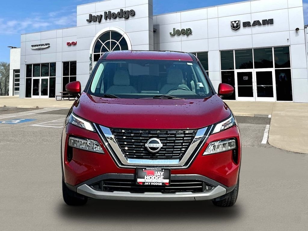 Used 2023 Red Nissan SV image 2